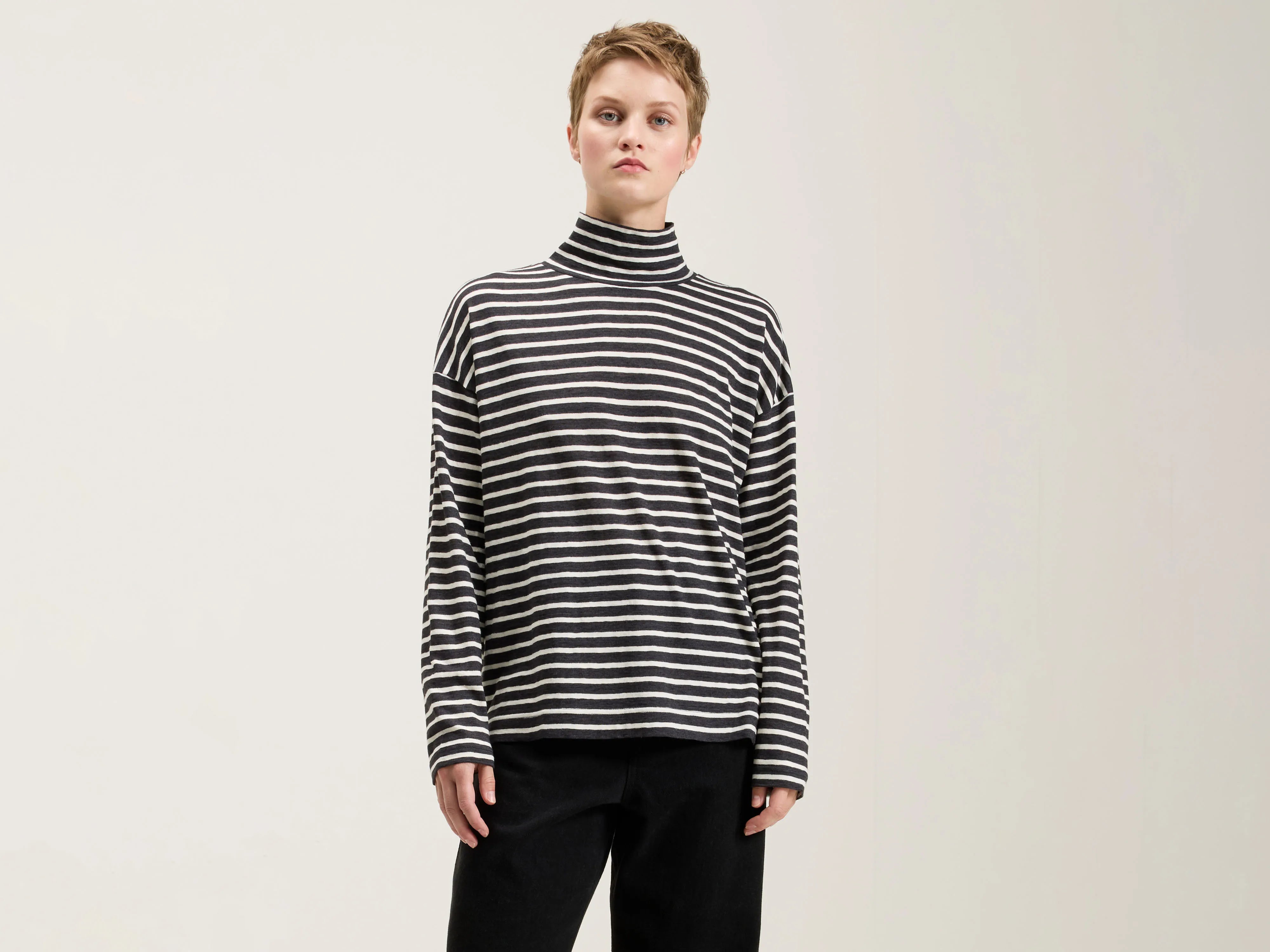 Foggy Stripe Turtleneck T-shirt (242 / W / WHITE) Spandex Blend Rayon Blend Denim Blend Foggy Stripe Turtleneck T-shirt (242 / W / WHITE) Spandex Blend Rayon Blend Denim Blend