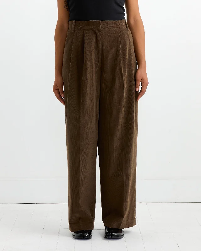 Thin Corduroy Pant in Light Brown Modern Stretch Trousers