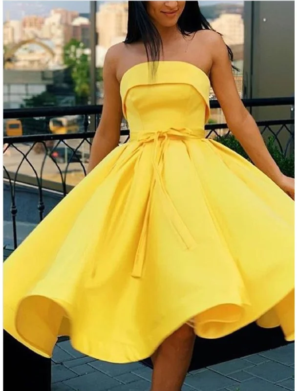 A-Line Vintage Sexy Homecoming Cocktail Party Dress Dress Strapless Sleeveless Knee Length Satin with Pleats Tunics Recommended stylist