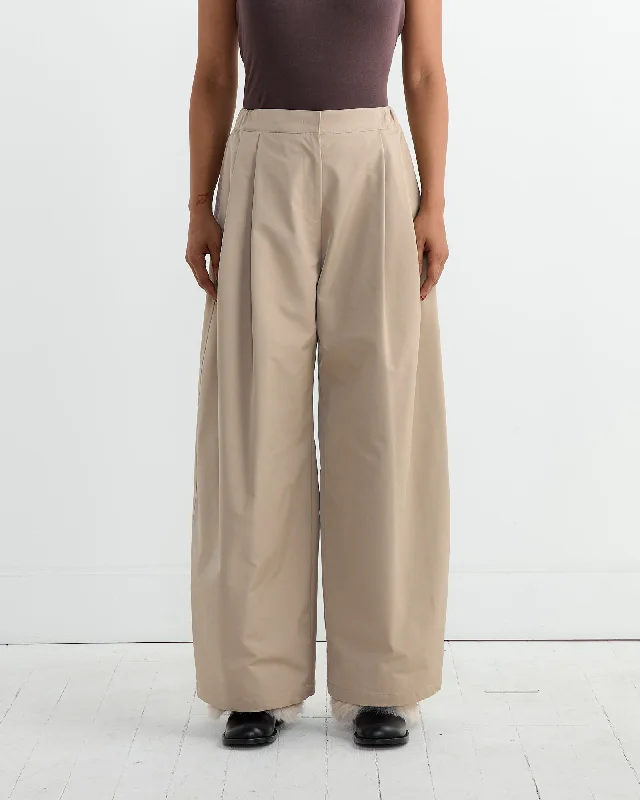 Two Tuck Balloon Pant in Beige Classic Chino Pants