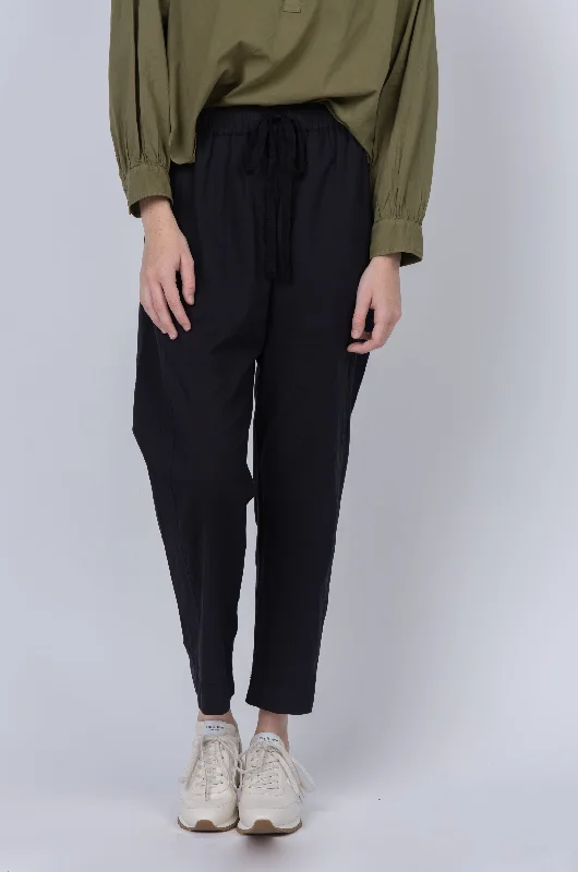 Xirena Draper Pant in Black Classic Cropped Pants
