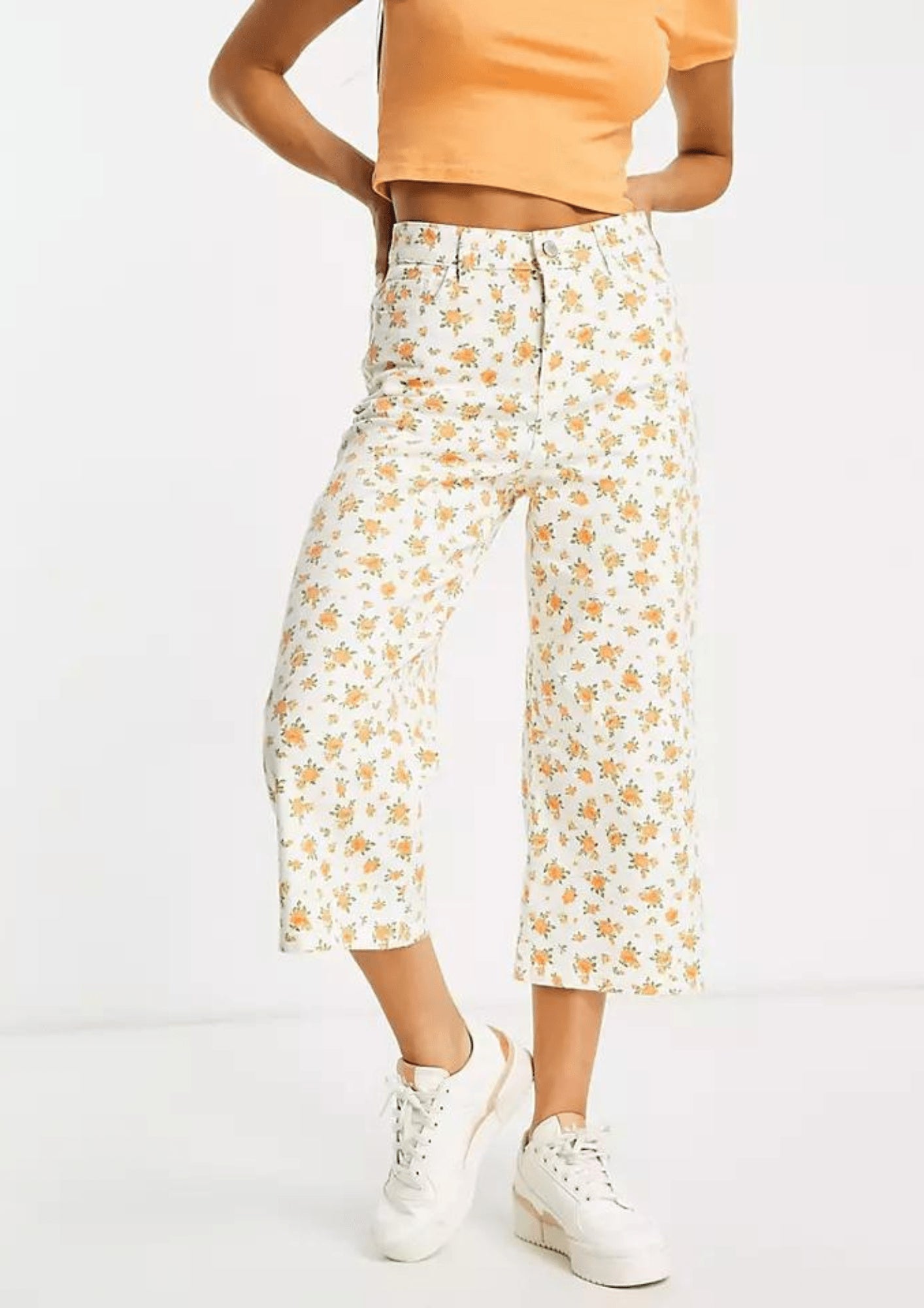 THREE-QUARTER FLORAL TROUSERS Trousers Seasonal Trendy