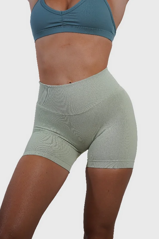 RECOIL SCRUNCH SHORTS - SAGE GREEN